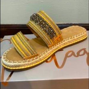 New Crown Vintage Slip on Sandals sz 9